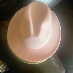 one size fit all different color dress up dress down this hat goes with anything